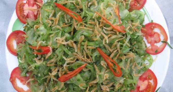Đĩa gỏi ruốc trộn cà chua xanh