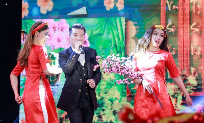 Đàm Vĩnh Hưng trong Gala Chào xuân Đinh Dậu 2017