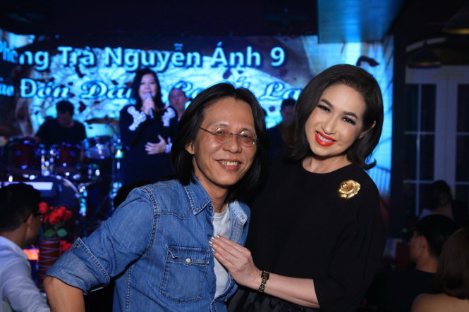 Ca sĩ Ý Lan (phải) và nhạc sĩ Nguyễn Quang trong bưởi tập chuẩn bị cho đêm nhạc Mình ơi... hãy cứ là tình nhân - Ảnh: Nhật Nguyên