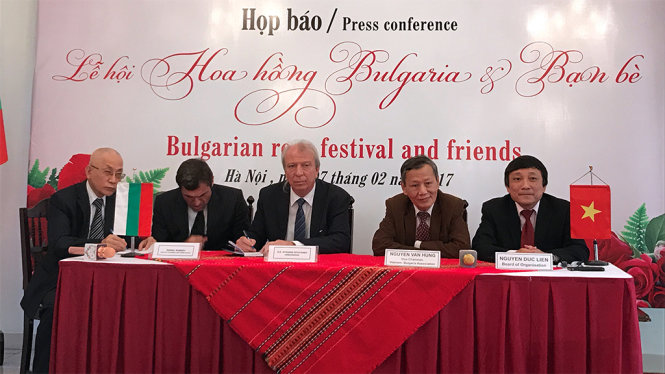 Quang cảnh họp báo Lễ hội hoa hồng chiều 7-2 tại Hà Nội - Ảnh: Q.TR.