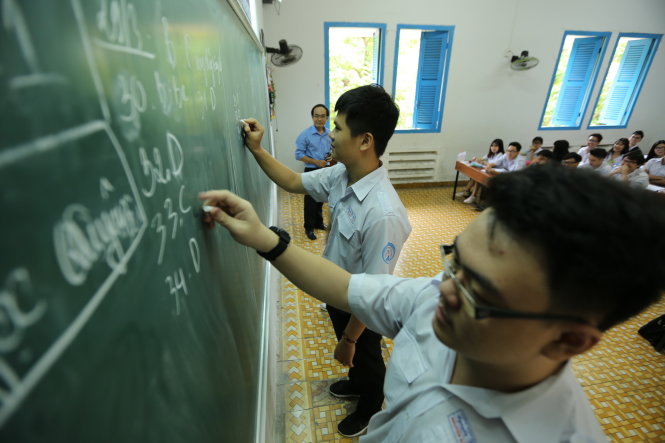 Một tiết học môn hóa của học sinh lớp 12A3 THPT Nguyễn Thị Diệu, Q.3, TP. HCM - Ảnh: Như Hùng