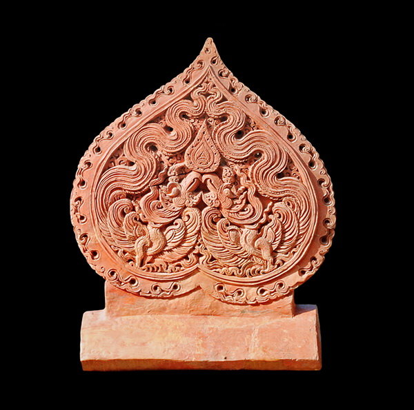 Hình ảnh ngói úp nóc mái, gắn lá đề trang trí chim phượng, thời Lý (thế kỷ 11-12) khai quật tại Hoàng thành Thăng Long được dẫn chứng về đặc trưng nghệ thuật tại hội thảo - Ảnh:Vương Hà