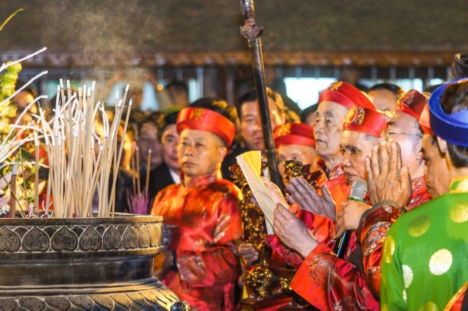 Các bô lão tại Phường Lộc Vượng làm lễ Khai ấn Đền Trần