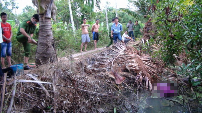Công an đang khám nghiệm hiện trường - Ành: C.A