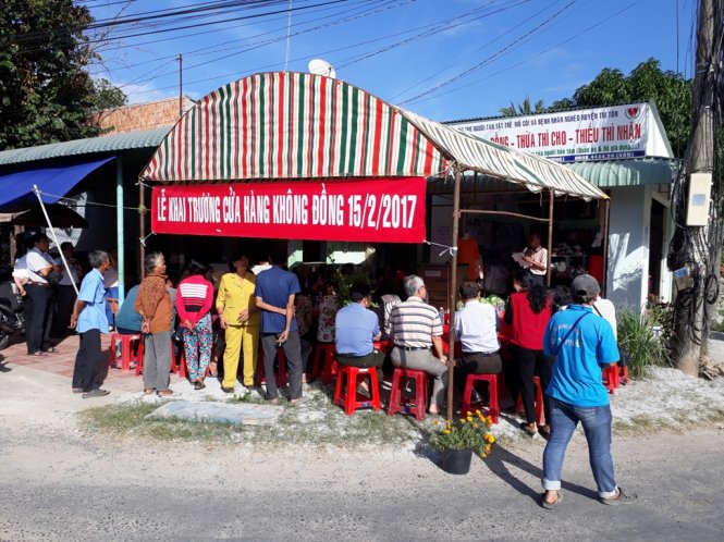 Cửa hàng không đồng này được xem là duy nhất ở An Giang giúp hộ nghèo đỡ vất vả hơn - Ảnh: Bửu Đấu