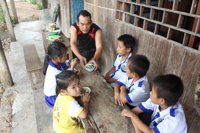 Thầy Thắng và đàn