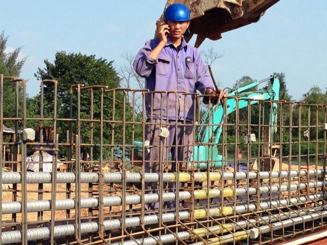 Anh Đinh Thế Cường là một trong hai người cứu sống người phụ nữ đuối nước- Ảnh: THẮNG DINH