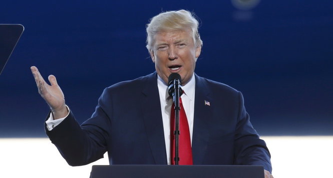 Ông Trump phát biểu tại một sự kiện của hãng Boeing tại North Charleston, bang South Carolina, Mỹ ngày 17-2-2017 - Ảnh: Reuters