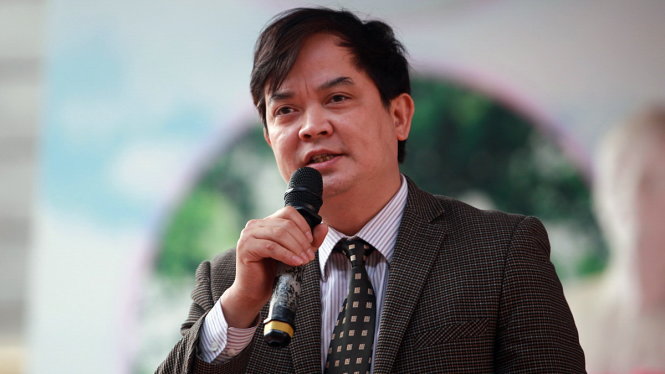 Ths Nguyễn Mạnh Hùng, Vụ Giáo dục đại học, Bộ GD-ĐT tư vấn cho các học sinh tại chương trình - Ảnh: NAM TRẦN