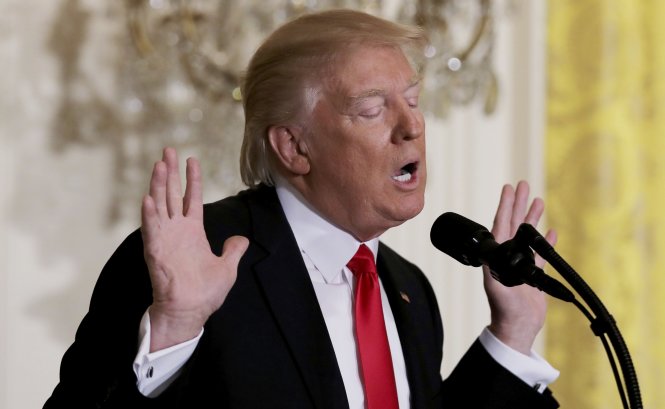 Tổng thống Donald Trump và những lời lẽ tấn công báo chí trên Twitter
Ảnh: Reuters và chụp màn hình
