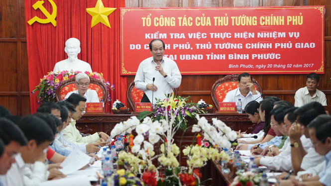 Chủ nhiệm Văn phòng Chính Phủ Mai Tiến Dũng yêu cầu lãnh đạo tỉnh Bình Phước trình bãy rõ những nhiệm vụ Chính phủ giao mà đã làm được và không được - Ảnh: THUẬN THẮNG