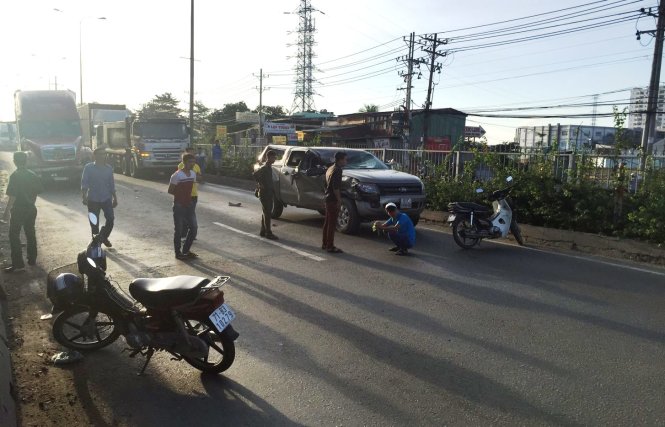 Chiếc xe bán tải sau nát bét sau khi va chạm 2 lần - Ảnh: Tâm Đức