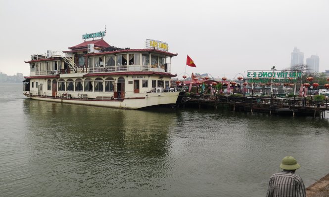Du thuyền trước giờ bị tháo dỡ - ảnh chụp sáng ngày 23-2 - Ảnh: HOÀNG BÁCH