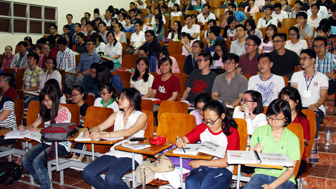 Trường ĐH Y khoa Phạm Ngọc Thạch hiện đang thiếu phòng học và giảng đường lớn để phục vụ giảng dạy. Trong ảnh: sinh viên của trường học trên giảng đường - Ảnh: TRẦN HUỲNH