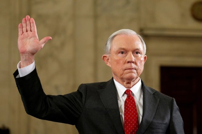 Ông Jeff Sessions trong lần tuyên thệ - Ảnh: Reuters