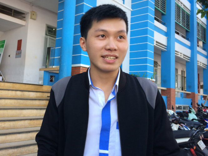 Đoàn Công Duy, sinh viên năm 4 của trường, người đầu tiên tham gia cuộc thi với ý tưởng sản xuất tinh bột chuối - Ảnh: M.PHƯỢNG
