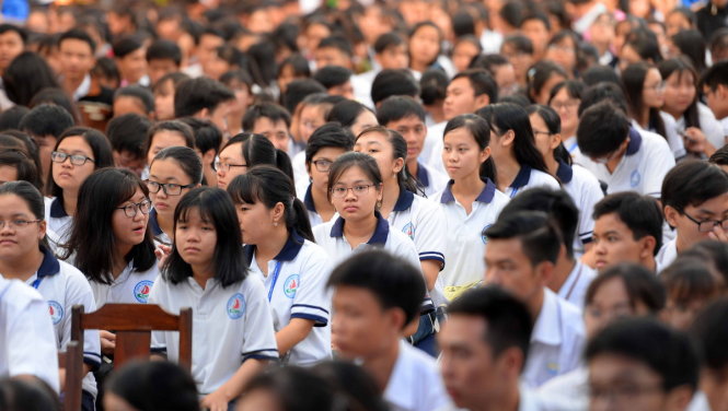 Học sinh Tiền Giang đến dự chương trình tư vấn sáng 4-3 - Ảnh: Hữu Khoa