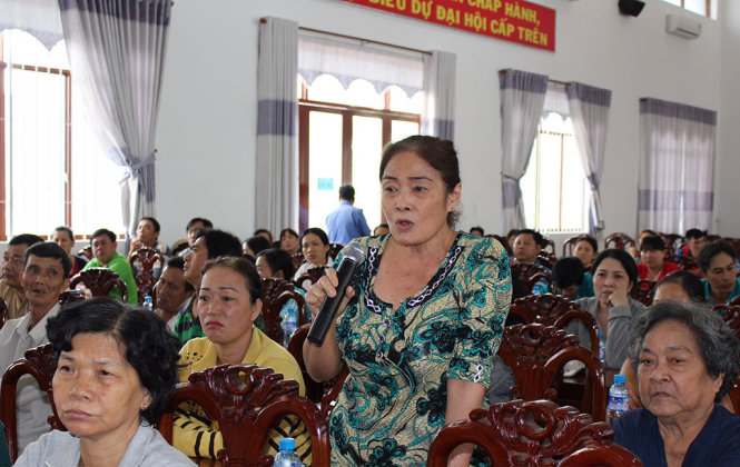 Một tiểu thương có ý kiến tại buổi đối thoại - Ảnh: K.T