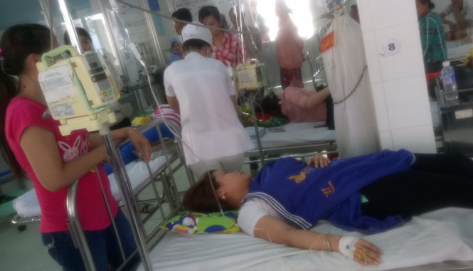 Các công nhập bị ngộ độc thực phẩm nhập viện Đa khoa khu vực Cai Lậy