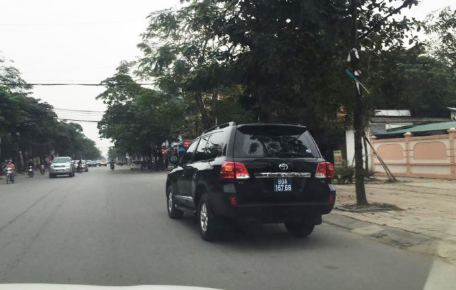 Chiếc xe Toyota Land Cruiser 4.7 VX trị giá hơn 2,7 tỉ đồng được Cienco 4 tặng cho Văn phòng UBND tỉnh Nghệ An - Ảnh: Trà Phương