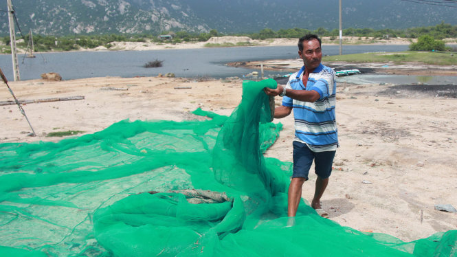 Một người dân ở Khu công nghiệp Dốc Hầm (xã Phước Diêm, huyện Thuận Nam, Ninh Thuận), khu vực dự kiến đặt nhà máy thép, mong muốn cuộc sống ổn định trở lại vì quy hoạch đã kéo dài - Ảnh: Trung Tân