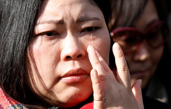 Nước mắt đã rơi vào phút tưởng niệm ở Tokyo ngày 11-3-2017 - Ảnh: Reuters