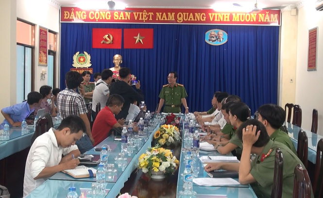 Đại Tá Lê Anh Tuấn trưởng công an quận Thủ Đức trả lời thông tin với báo chí.