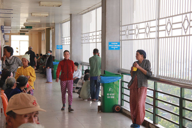 Tầng bảy khu điều trị đã được lắp rào chắn “chống tự tử” - Ảnh: Trần Mai