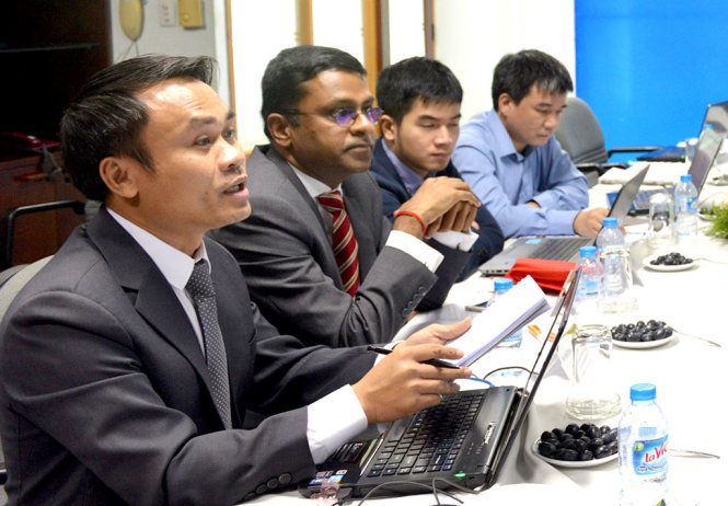 Các khách mời thảo luận tại buổi tọa đàm và giao lưu trực tuyến “Hạn chế rủi ro khi mua bảo hiểm nhân thọ” - Ảnh: DUYÊN PHAN