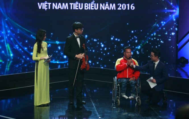 Các gương mặt trẻ tiêu biểu giao lưu cùng khán giả - Ảnh: Nam Trần