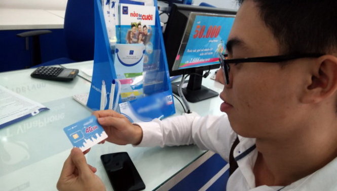 Các nhà mạng đang khuyến khích thuê bao chuyển đổi sang SIM 4G để sử dụng các dịch vụ 4G - Ảnh: Đức Thiện