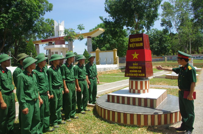 Buổi giáo dục về biển đảo ở sư đoàn - Ảnh: Hữu Tân