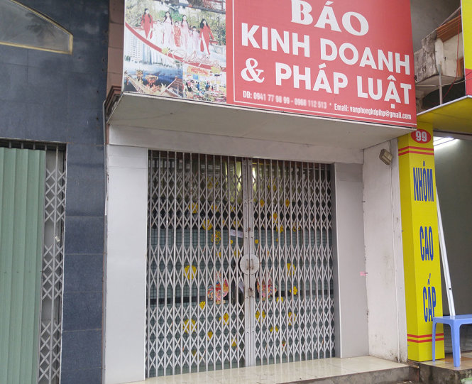 Văn phòng đại diện báo Kinh doanh và Pháp luật tại Hải Phòng bị cơ quan Công an niêm phong - Ảnh: TIẾN ĐOÀN