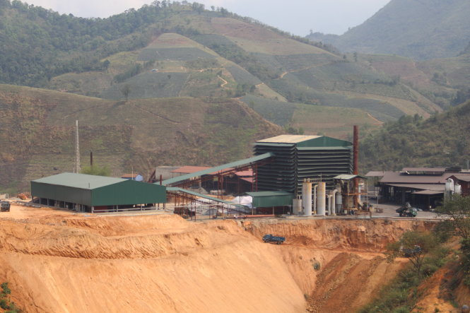 Khí thải của nhà máy luyện kim màu của Công ty cổ phần Tứ Đỉnh là nguyên nhân gây ra tình trạng dứa thối - Ảnh: Chí Tuệ