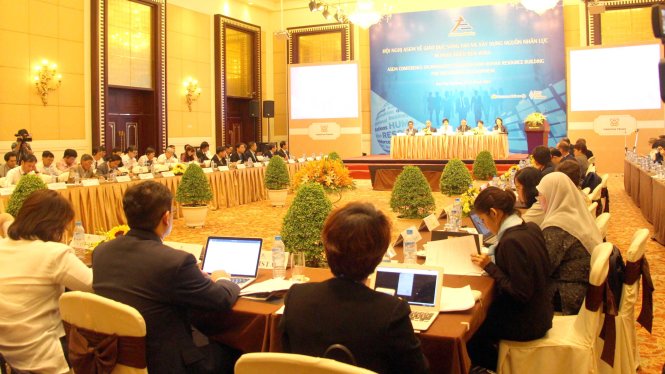 Phiên thảo luận cuối cùng của hội nghị diễn ra vào sáng 31-3 Ảnh: M. Tự