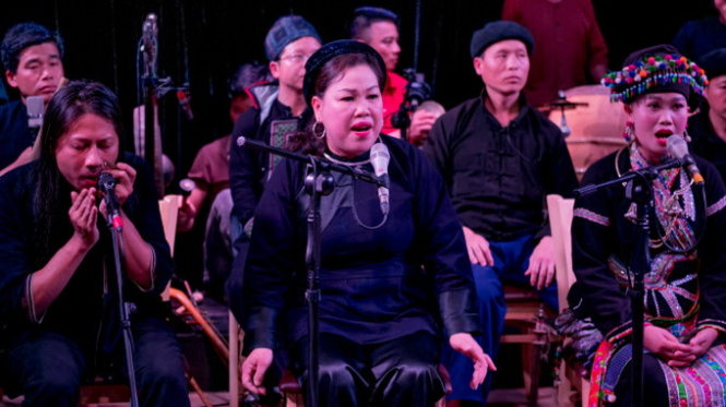 Các nghệ sĩ, nghệ nhân đến từ nhiều dân tộc khác nhau trong Đêm vô thức Tây Bắc - Ảnh: L.P.