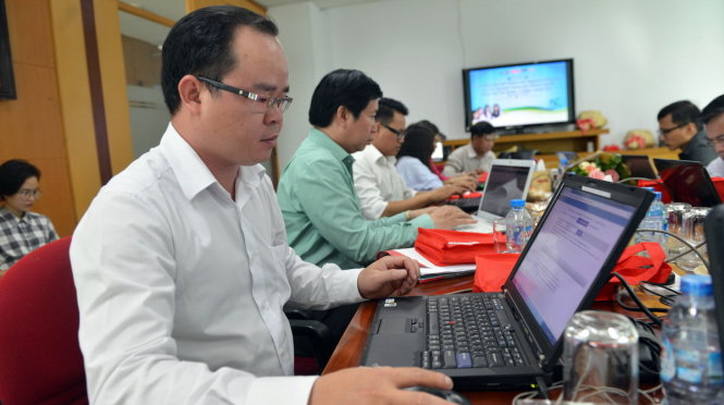 Các chuyên gia tham gia buổi tư vấn trực tuyến sáng 2-4 do Tuổi Trẻ tổ chức - Ảnh: DUYÊN PHAN