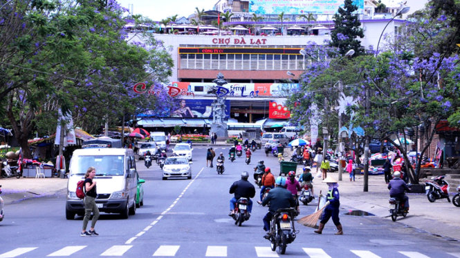 Chợ Đà Lạt ngày đầu lễ giỗ Tổ vua Hùng cũng khá trầm lắng - Ảnh: LÂM THIÊN