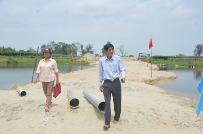 Từ diện tích đất hàng chục nông dân tình nguyện hiến, cây cầu mơ ước nối đôi bờ Bà Rén sắp thành hiện thực - Ảnh: THANH BA