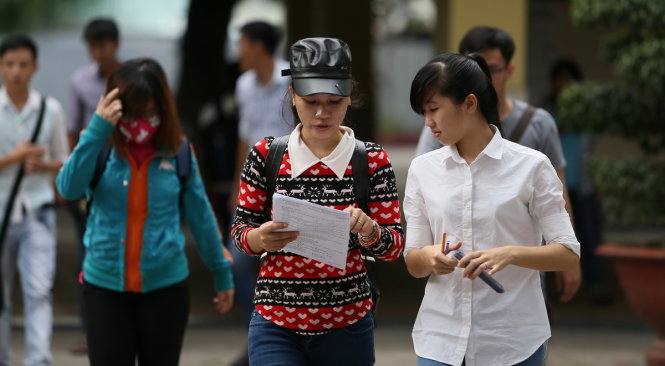 Thí sinh dự thi môn vật lý kỳ thi năm 2015 - Ảnh: Như Hùng