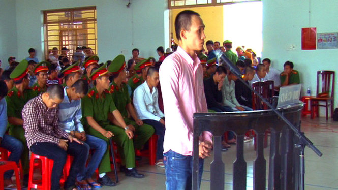 Các bị cáo tại phiên tòa sơ thẩm - Ảnh: HẢI ĐÌNH