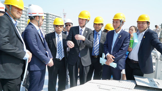 Phó chủ tịch thường trực UBND TP.HCM - Lê Thanh Liêm cùng các đại biểu đoàn đại biểu cấp cao TP.HCM tìm hiểu mô hình xử lý nước thải của công ty Công ty xử lý nước Nagaoka