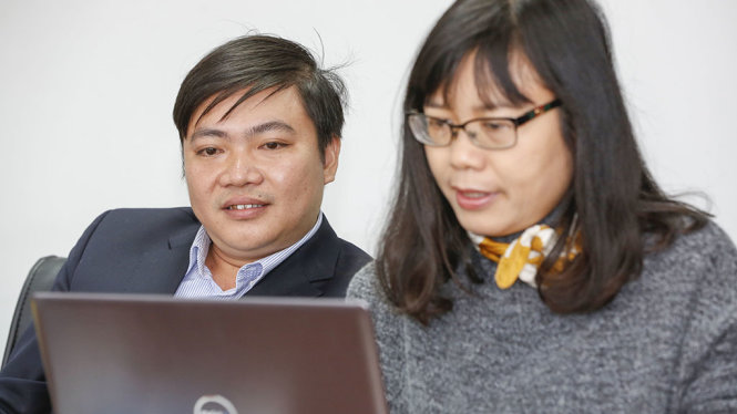 Ông Nguyễn Duy Cường giao lưu trực tuyến tại VPĐD báo Tuổi Trẻ tại Hà Nội ngày 27-12-2016 về vấn đề tiền lương, BHXH - Ảnh: VIỆT DŨNG