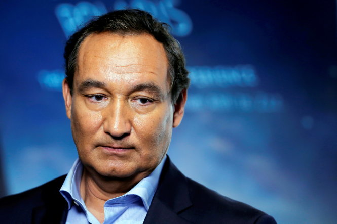 Giám đốc điều hành của United Airlines, ông Oscar Munoz - Ảnh: Reuters