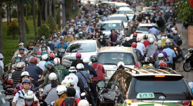 Giờ tan tầm tại giao lộ Điện Biên Phủ - Hoàng Sa, Q.Bình Thạnh, TP.HCM - Ảnh: T.T.D.