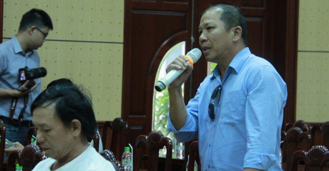 Một người dân ở giáo xứ Cồn Dầu tham gia buổi đối thoại - Ảnh: Hữu Khá
