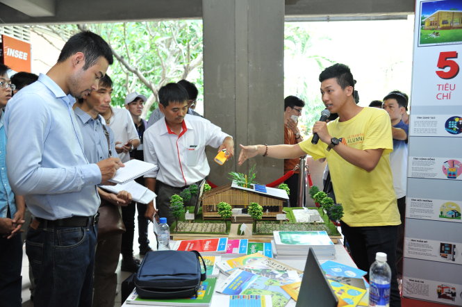 Ban giám khảo đang chấm điểm cho dự án