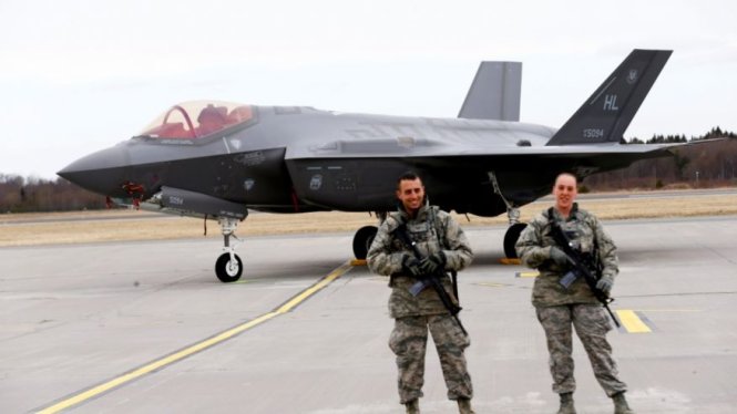 Hai chiến đấu cơ F-35A của Mỹ đã tới Estonia ngày 25-4 - Ảnh: Reuters