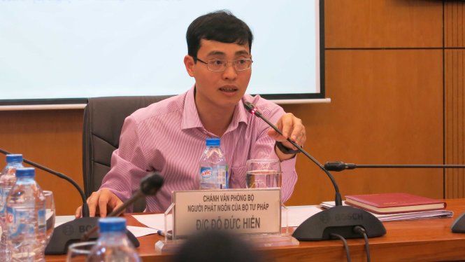 Ông Đỗ Đức Hiển- Chánh văn phòng kiêm người phát ngôn Bộ Tư pháp chủ trì buổi họp báo - Ảnh: Thân Hoàng