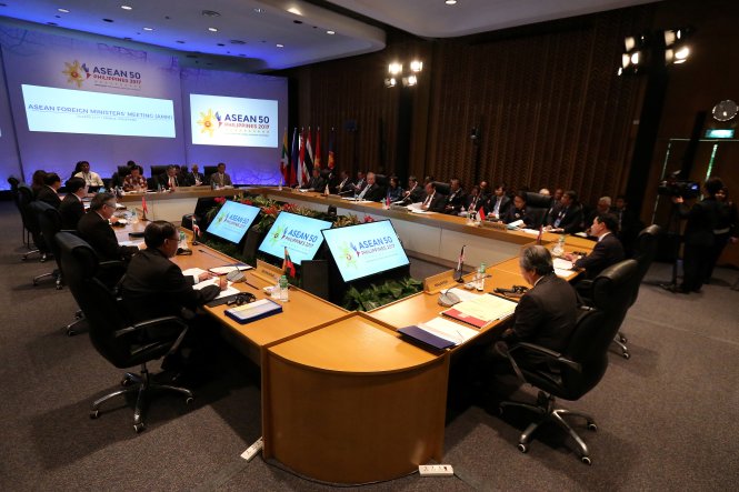 Các ngoại trưởng ASEAN trong cuộc họp ngày 28-1 - Ảnh: AFP